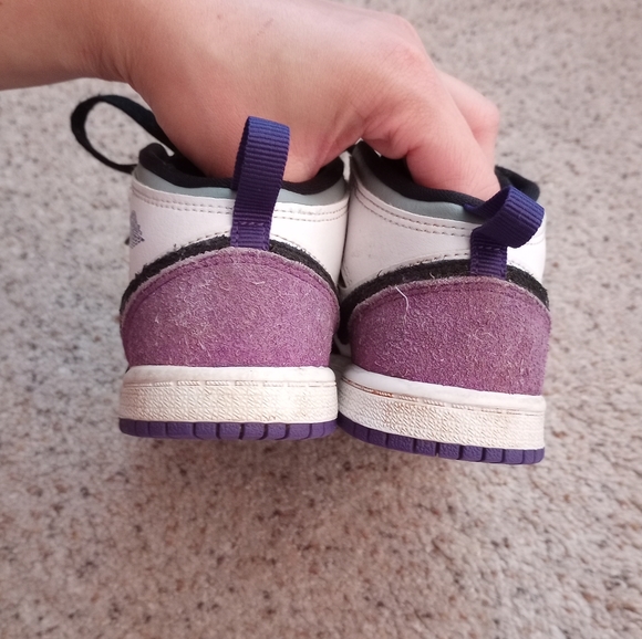 Air Jordan Kids Sneakers - Picture 9 of 11